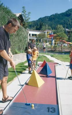 Minigolfplatz der BadeINSEL in Tamsweg